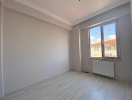 Kumbağ Pazarin Olduğu Konumda Satilik 2+1 Yazlik