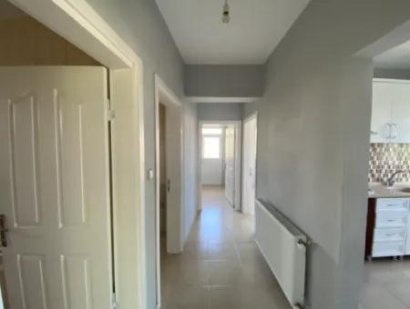 Kumbağ Ana Caddeye Yakin Konumda Aileye Kiralik 2+1 Daire