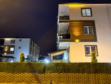 1 1 Apartment For Rent In A Complex On The Front Of Kumbağ Main Street