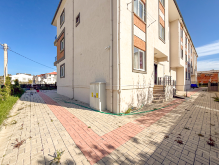 1 1 Apartment For Rent In A Complex On The Front Of Kumbağ Main Street