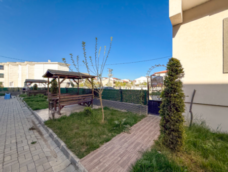 1 1 Apartment For Rent In A Complex On The Front Of Kumbağ Main Street