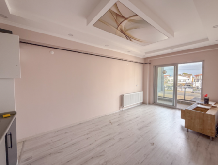 1 1 Apartment For Rent In A Complex On The Front Of Kumbağ Main Street