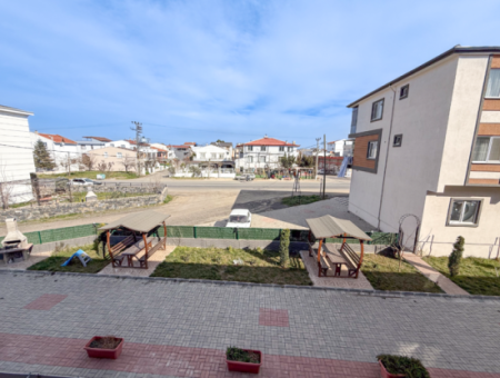 1 1 Apartment For Rent In A Complex On The Front Of Kumbağ Main Street