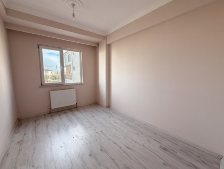 1 1 Apartment For Rent In A Complex On The Front Of Kumbağ Main Street