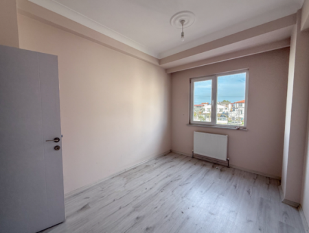 1 1 Apartment For Rent In A Complex On The Front Of Kumbağ Main Street