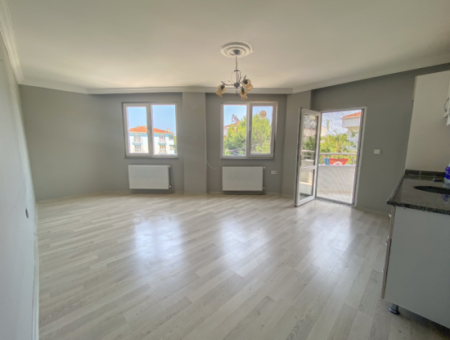 Spacious 1 1 Flat For Sale Close To Kumbağ Market Street