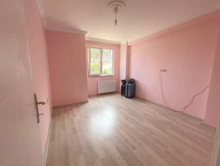 Spacious 1 1 Flat For Rent Close To Kumbağ Market Street