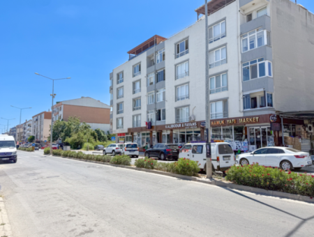 Spacious 3 1 Apartment For Sale On The Street In Altinova