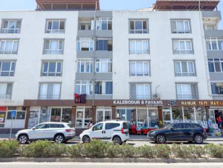 Spacious 3 1 Apartment For Sale On The Street In Altinova