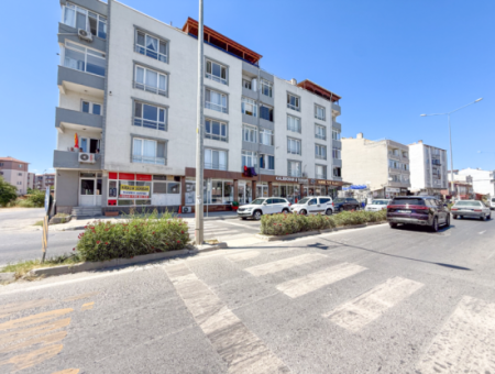 Spacious 3 1 Apartment For Sale On The Street In Altinova