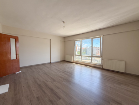 Spacious 3 1 Apartment For Sale On The Street In Altinova