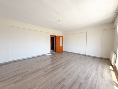 Spacious 3 1 Apartment For Sale On The Street In Altinova