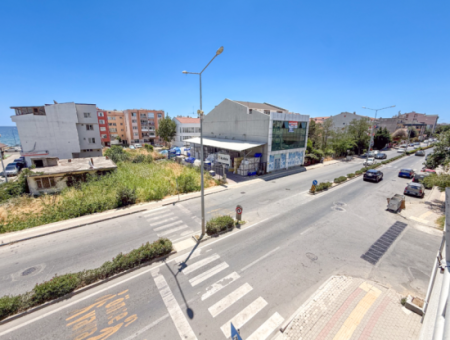 Spacious 3 1 Apartment For Sale On The Street In Altinova