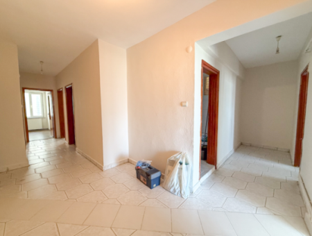 Spacious 3 1 Apartment For Sale On The Street In Altinova