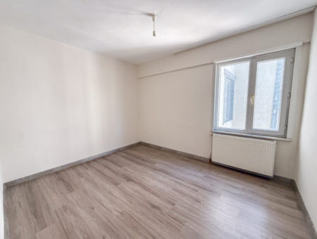 Spacious 3 1 Apartment For Sale On The Street In Altinova