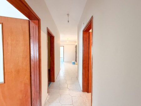Spacious 3 1 Apartment For Sale On The Street In Altinova
