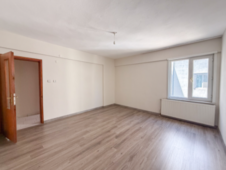 Spacious 3 1 Apartment For Sale On The Street In Altinova