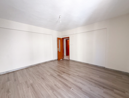 Spacious 3 1 Apartment For Sale On The Street In Altinova