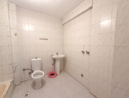 Spacious 3 1 Apartment For Sale On The Street In Altinova