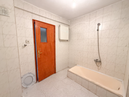 Spacious 3 1 Apartment For Sale On The Street In Altinova