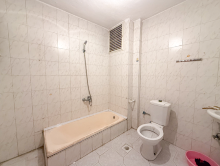 Spacious 3 1 Apartment For Sale On The Street In Altinova