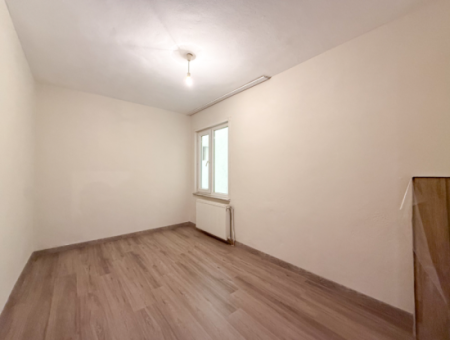 Spacious 3 1 Apartment For Sale On The Street In Altinova
