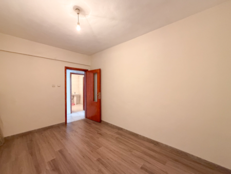 Spacious 3 1 Apartment For Sale On The Street In Altinova