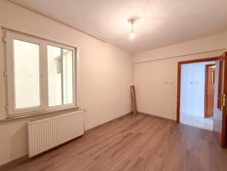 Spacious 3 1 Apartment For Sale On The Street In Altinova