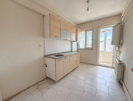 Spacious 3 1 Apartment For Sale On The Street In Altinova
