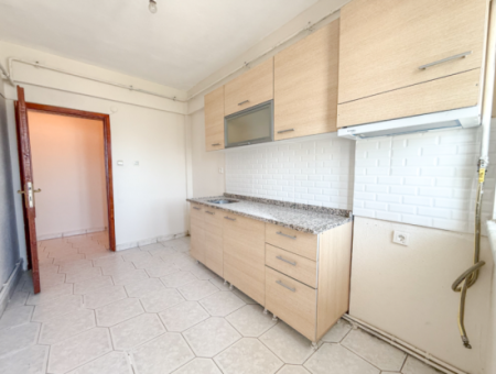 Spacious 3 1 Apartment For Sale On The Street In Altinova