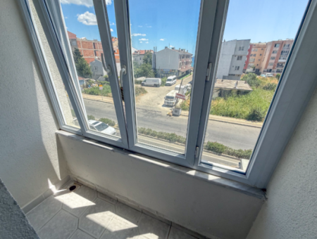 Spacious 3 1 Apartment For Sale On The Street In Altinova