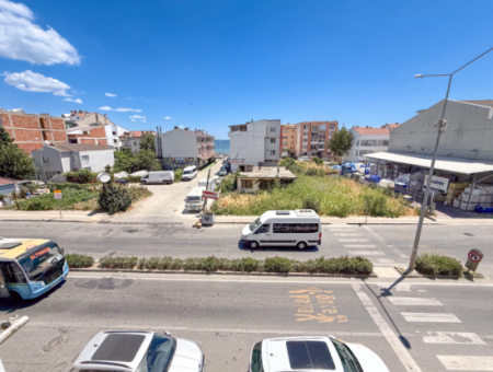 Spacious 3 1 Apartment For Sale On The Street In Altinova