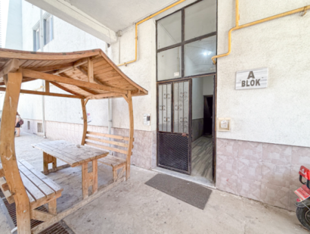 Spacious 3 1 Apartment For Sale On The Street In Altinova