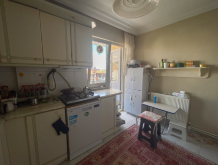 Altinova Mah. 2 1 Apartment For Sale With Sea View In A Complex