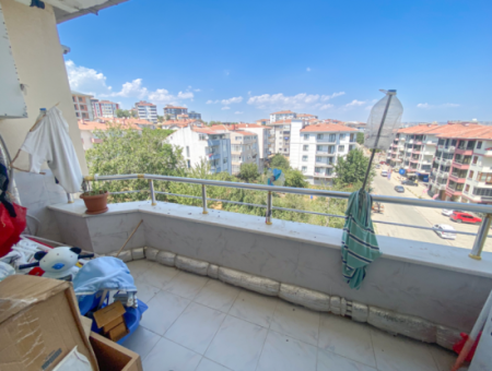 Altinova Mah. 2 1 Apartment For Sale With Sea View In A Complex