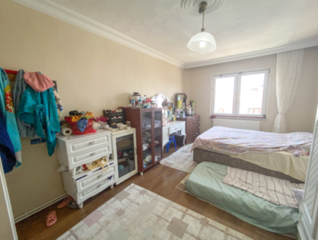 Altinova Mah. 2 1 Apartment For Sale With Sea View In A Complex