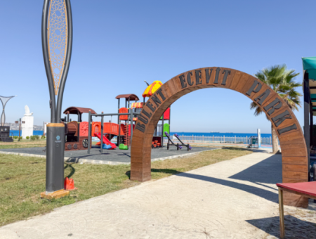 2 1 Apartment For Sale By The Sea In Altinova