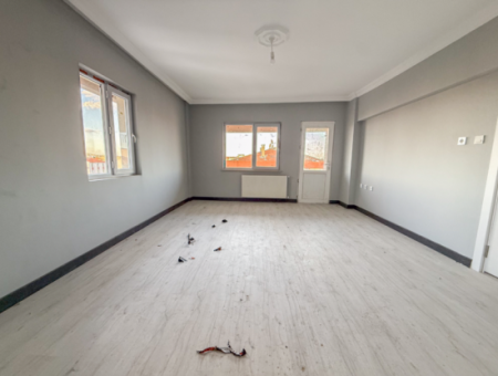 Very Spacious 3 1 Apartment For Rent In A Central Location In Altinova