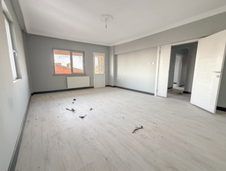 Very Spacious 3 1 Apartment For Rent In A Central Location In Altinova