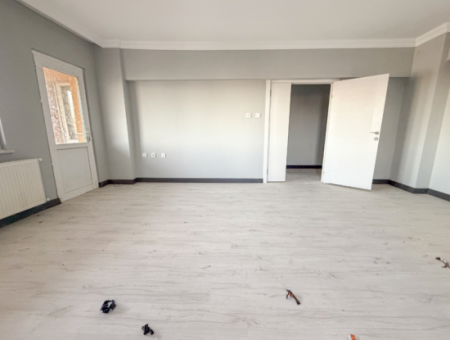 Very Spacious 3 1 Apartment For Rent In A Central Location In Altinova