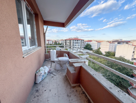 Very Spacious 3 1 Apartment For Rent In A Central Location In Altinova