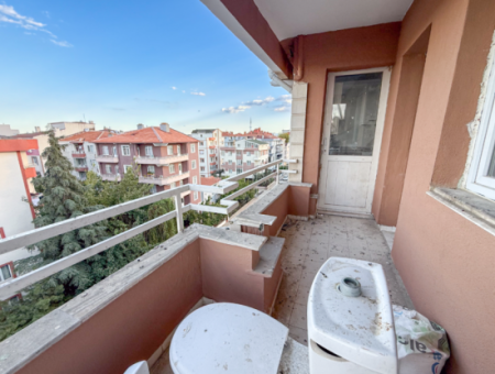 Very Spacious 3 1 Apartment For Rent In A Central Location In Altinova