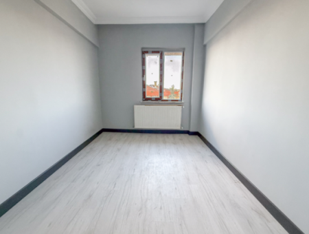 Very Spacious 3 1 Apartment For Rent In A Central Location In Altinova