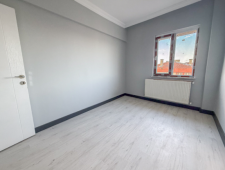 Very Spacious 3 1 Apartment For Rent In A Central Location In Altinova