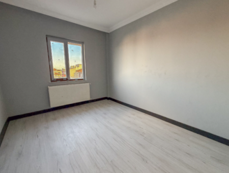 Very Spacious 3 1 Apartment For Rent In A Central Location In Altinova