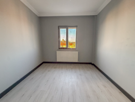Very Spacious 3 1 Apartment For Rent In A Central Location In Altinova