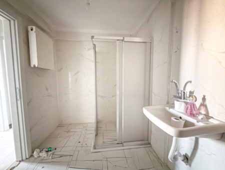 Very Spacious 3 1 Apartment For Rent In A Central Location In Altinova