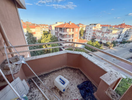 Very Spacious 3 1 Apartment For Rent In A Central Location In Altinova