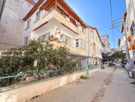 3 1 Flat For Sale Very Large With Double Garden On Kumbağ Market Street 