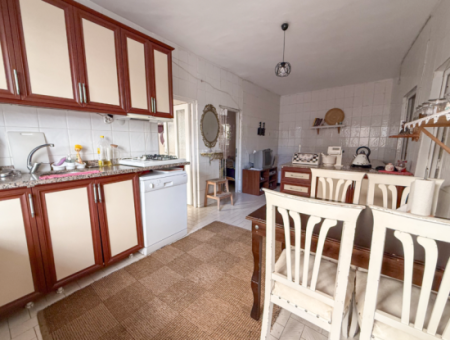 3 1 Flat For Sale Very Large With Double Garden On Kumbağ Market Street 